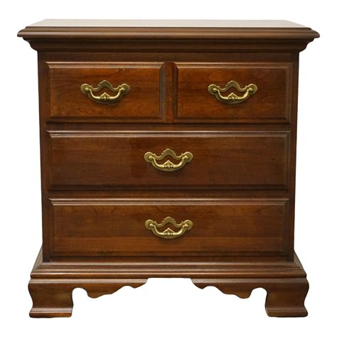 thomasville furniture nightstand